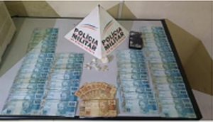 Arma, drogas e dinheiro apreendidos durante véspera de feriado - Tráfico no Grogotó