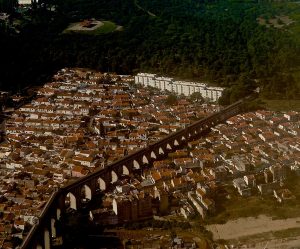 Uma cabeça num frasco de vidro 2 Uma cabeça num frasco de vidro - 3 VISTA AEREA DO AQUEDUTO DAS AGUAS LIVRES CREDITO PEDRO RIBEIRO SIMOES FLICKR