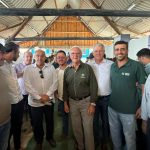 Secretário de Agricultura conversa com lideranças rurais no Parque de Exposições - Imagem do WhatsApp de 2024 05 15 as 15.06.10 6573106b