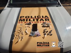 Duas pessoas presas com maconha, cocaína e crack na MGC 482 - Foto de F. 4 4