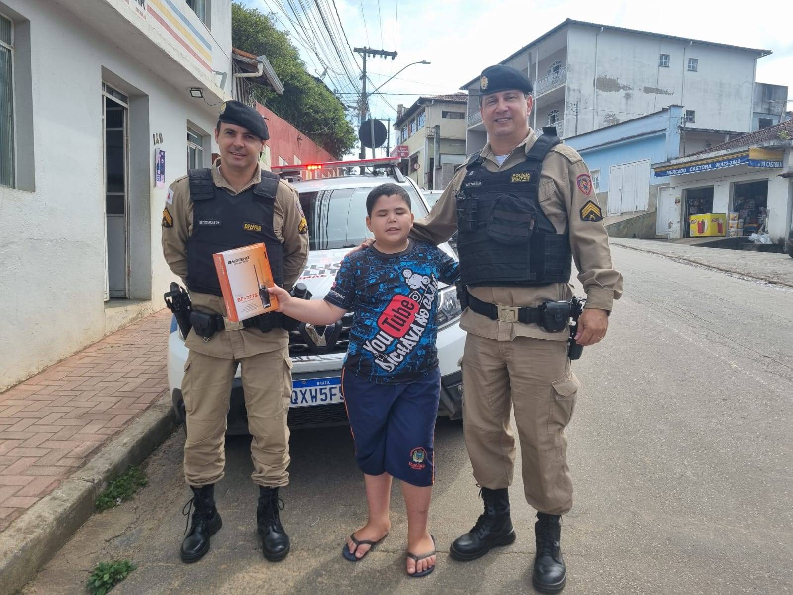 PM tem gesto emocionante e inspira jovem admirador em Desterro do Melo - Darlan