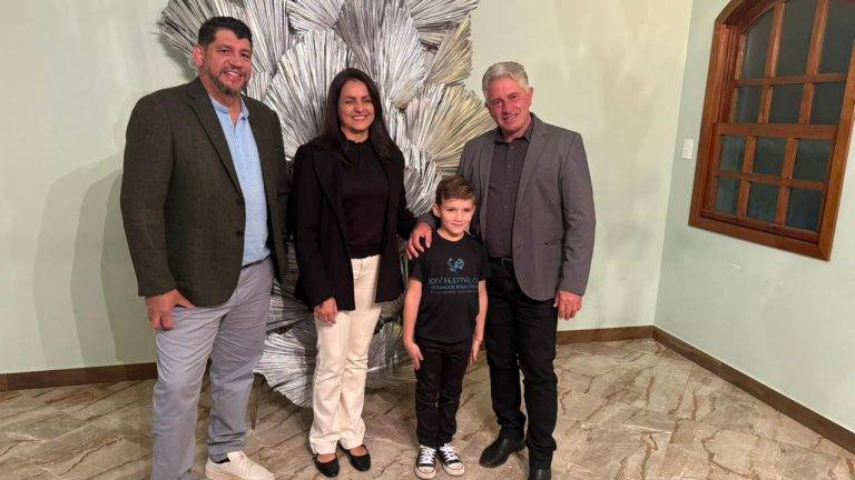 Vasconcelos apresenta as candidatas aos títulos de brotinho, super broto e rainha do 25º Festival de Morango, Rosas e Flores 2 Vasconcelos apresenta as candidatas aos títulos de brotinho, super broto e rainha do 25º Festival de Morango, Rosas e Flores - Imagem do WhatsApp de 2025 06 14 as 08.07.15 69420954