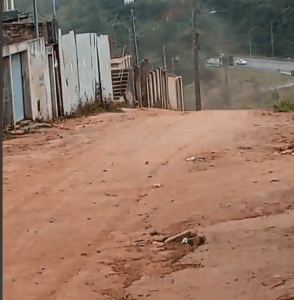 Moradores do bairro Guarani sofrem com excesso de poeira em ruas sem asfalto - Captura de tela 2025 09 01 150640