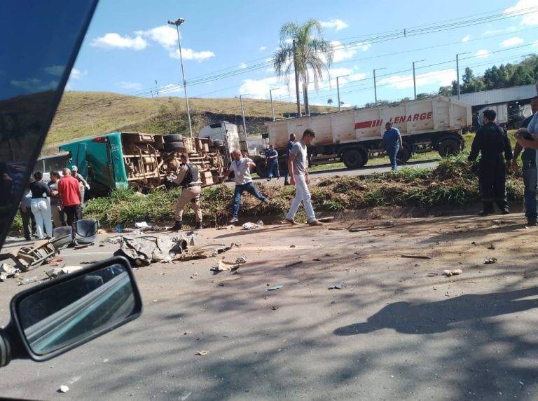 Acidente envolvendo dois ônibus deixa mortos e feridos na BR-040 - Imagem do WhatsApp de 2025 09 05 as 15.39.22 2faee29c