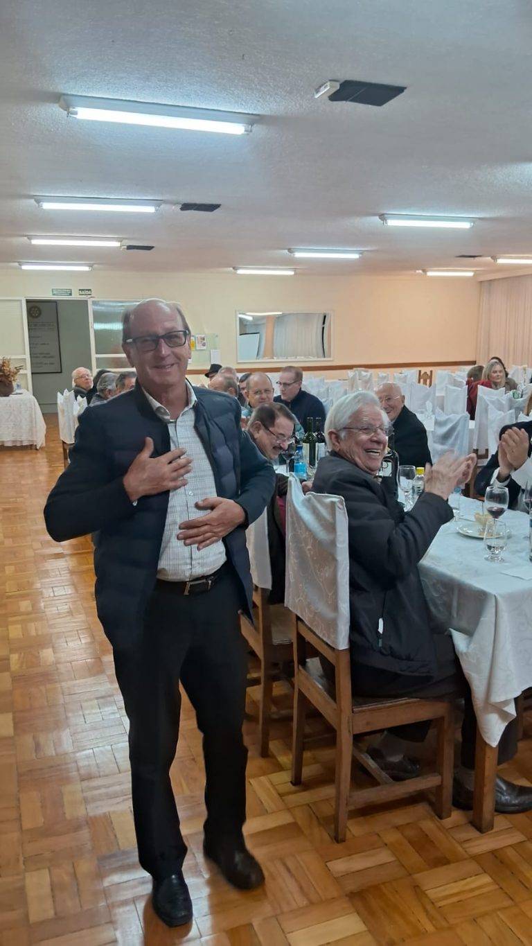Empresário aborda a história do Comércio barbacenense em noite no Rotary 7 Empresário aborda a história do Comércio barbacenense em noite no Rotary - IMG 20251028 WA0146