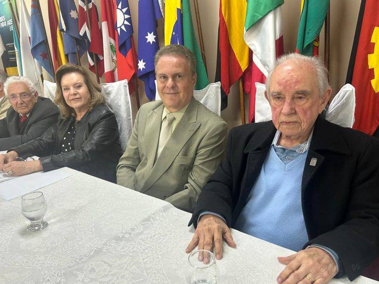 Empresário aborda a história do Comércio barbacenense em noite no Rotary 39 Empresário aborda a história do Comércio barbacenense em noite no Rotary - IMG 20251028 WA0150