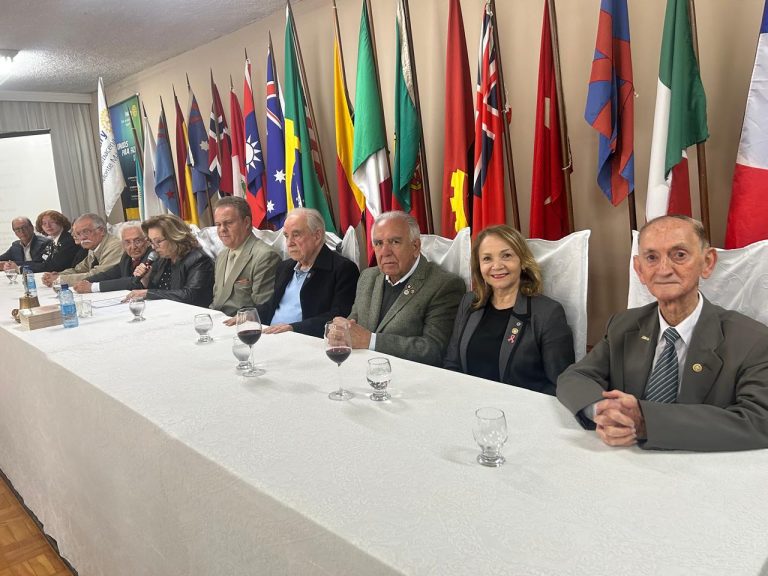 Empresário aborda a história do Comércio barbacenense em noite no Rotary 40 Empresário aborda a história do Comércio barbacenense em noite no Rotary - IMG 20251028 WA0152