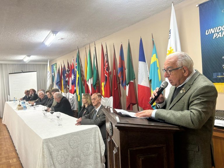 Empresário aborda a história do Comércio barbacenense em noite no Rotary 41 Empresário aborda a história do Comércio barbacenense em noite no Rotary - IMG 20251028 WA0155