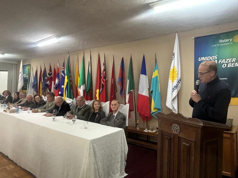 Empresário aborda a história do Comércio barbacenense em noite no Rotary 42 Empresário aborda a história do Comércio barbacenense em noite no Rotary - IMG 20251028 WA0157