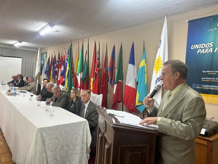 Empresário aborda a história do Comércio barbacenense em noite no Rotary 43 Empresário aborda a história do Comércio barbacenense em noite no Rotary - IMG 20251028 WA0159 1