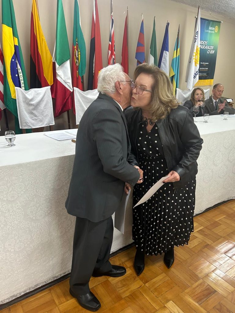 Empresário aborda a história do Comércio barbacenense em noite no Rotary 21 Empresário aborda a história do Comércio barbacenense em noite no Rotary - IMG 20251028 WA0169