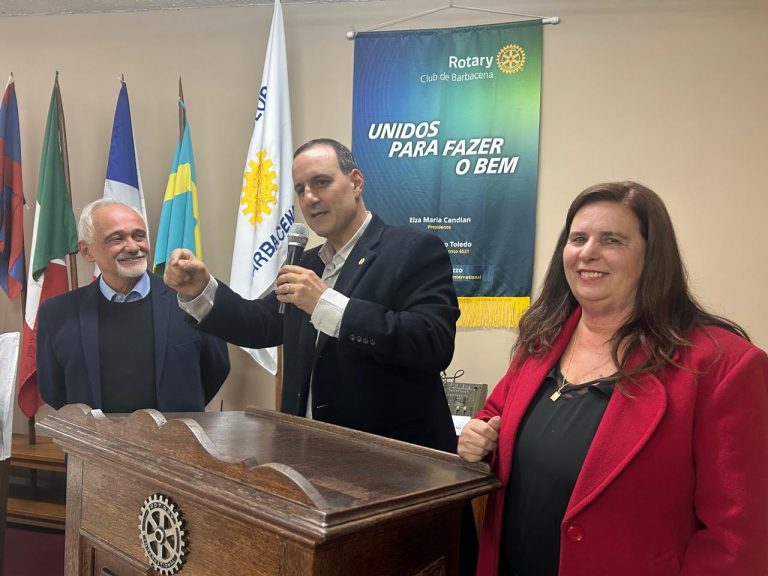 Empresário aborda a história do Comércio barbacenense em noite no Rotary 45 Empresário aborda a história do Comércio barbacenense em noite no Rotary - IMG 20251028 WA0175