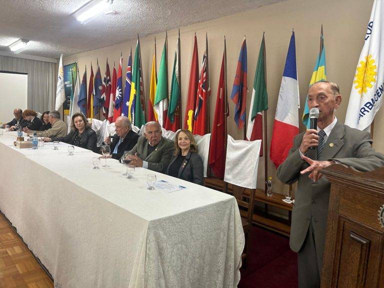 Empresário aborda a história do Comércio barbacenense em noite no Rotary 46 Empresário aborda a história do Comércio barbacenense em noite no Rotary - IMG 20251028 WA0177