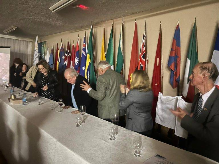 Empresário aborda a história do Comércio barbacenense em noite no Rotary 47 Empresário aborda a história do Comércio barbacenense em noite no Rotary - IMG 20251028 WA0179