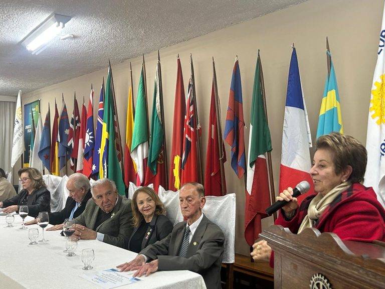 Empresário aborda a história do Comércio barbacenense em noite no Rotary 48 Empresário aborda a história do Comércio barbacenense em noite no Rotary - IMG 20251028 WA0180