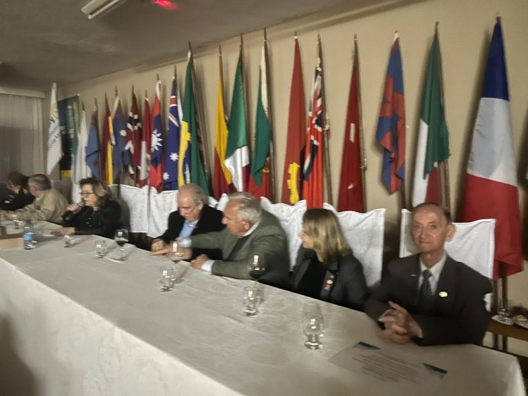 Empresário aborda a história do Comércio barbacenense em noite no Rotary 49 Empresário aborda a história do Comércio barbacenense em noite no Rotary - IMG 20251028 WA0182