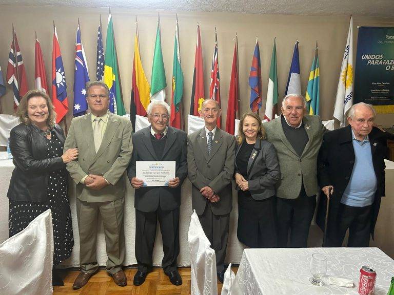 Empresário aborda a história do Comércio barbacenense em noite no Rotary 51 Empresário aborda a história do Comércio barbacenense em noite no Rotary - IMG 20251028 WA0184