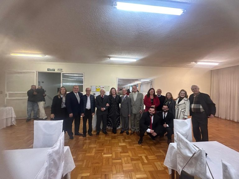 Empresário aborda a história do Comércio barbacenense em noite no Rotary 52 Empresário aborda a história do Comércio barbacenense em noite no Rotary - IMG 20251028 WA0186