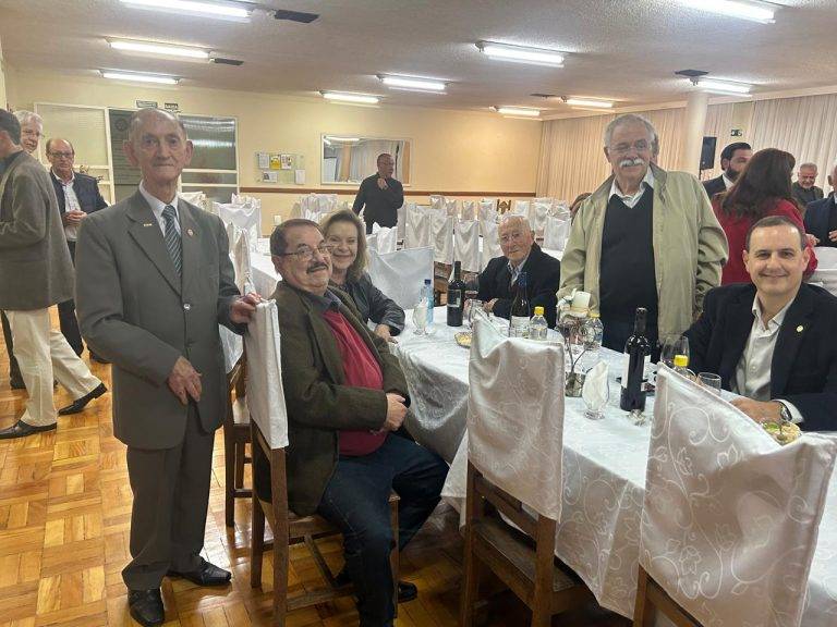 Empresário aborda a história do Comércio barbacenense em noite no Rotary 55 Empresário aborda a história do Comércio barbacenense em noite no Rotary - IMG 20251028 WA0192