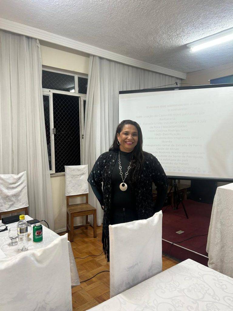 Empresário aborda a história do Comércio barbacenense em noite no Rotary 33 Empresário aborda a história do Comércio barbacenense em noite no Rotary - IMG 20251028 WA0195