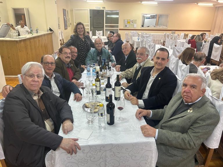 Empresário aborda a história do Comércio barbacenense em noite no Rotary 59 Empresário aborda a história do Comércio barbacenense em noite no Rotary - IMG 20251028 WA0197