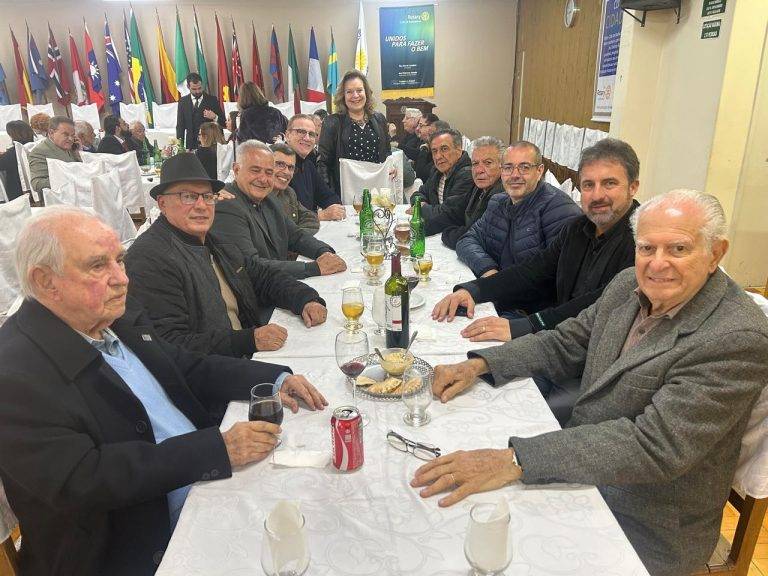 Empresário aborda a história do Comércio barbacenense em noite no Rotary 60 Empresário aborda a história do Comércio barbacenense em noite no Rotary - IMG 20251028 WA0198