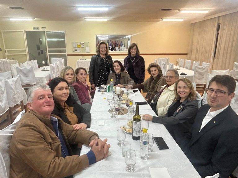 Empresário aborda a história do Comércio barbacenense em noite no Rotary 61 Empresário aborda a história do Comércio barbacenense em noite no Rotary - IMG 20251028 WA0199