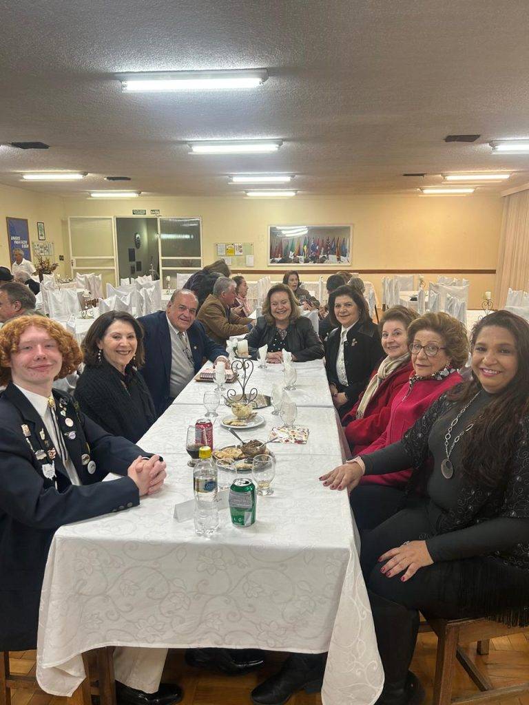 Empresário aborda a história do Comércio barbacenense em noite no Rotary 34 Empresário aborda a história do Comércio barbacenense em noite no Rotary - IMG 20251028 WA0202