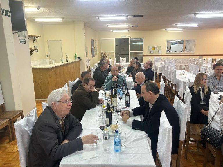 Empresário aborda a história do Comércio barbacenense em noite no Rotary 65 Empresário aborda a história do Comércio barbacenense em noite no Rotary - IMG 20251028 WA0204