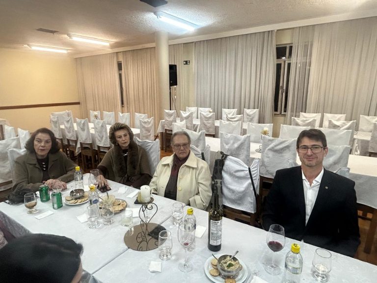 Empresário aborda a história do Comércio barbacenense em noite no Rotary 66 Empresário aborda a história do Comércio barbacenense em noite no Rotary - IMG 20251028 WA0205