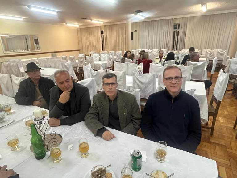 Empresário aborda a história do Comércio barbacenense em noite no Rotary 67 Empresário aborda a história do Comércio barbacenense em noite no Rotary - IMG 20251028 WA0206