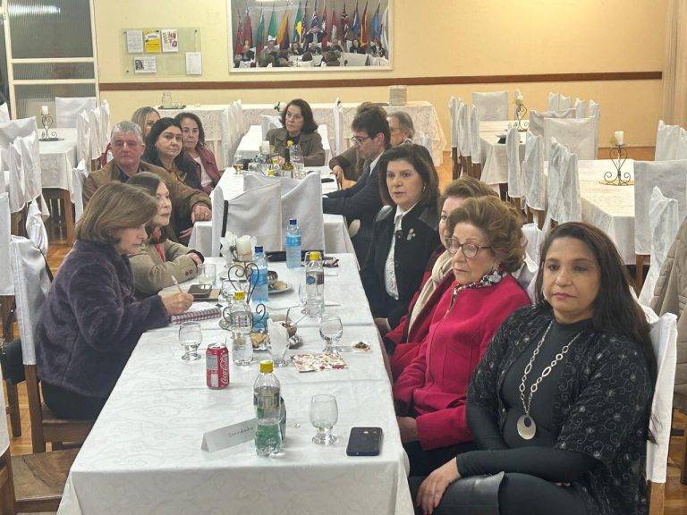 Empresário aborda a história do Comércio barbacenense em noite no Rotary 68 Empresário aborda a história do Comércio barbacenense em noite no Rotary - IMG 20251028 WA0207