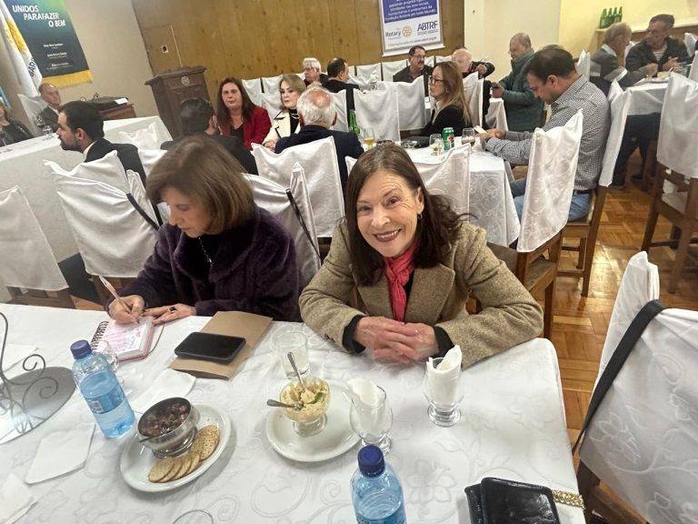 Empresário aborda a história do Comércio barbacenense em noite no Rotary 72 Empresário aborda a história do Comércio barbacenense em noite no Rotary - IMG 20251028 WA0211