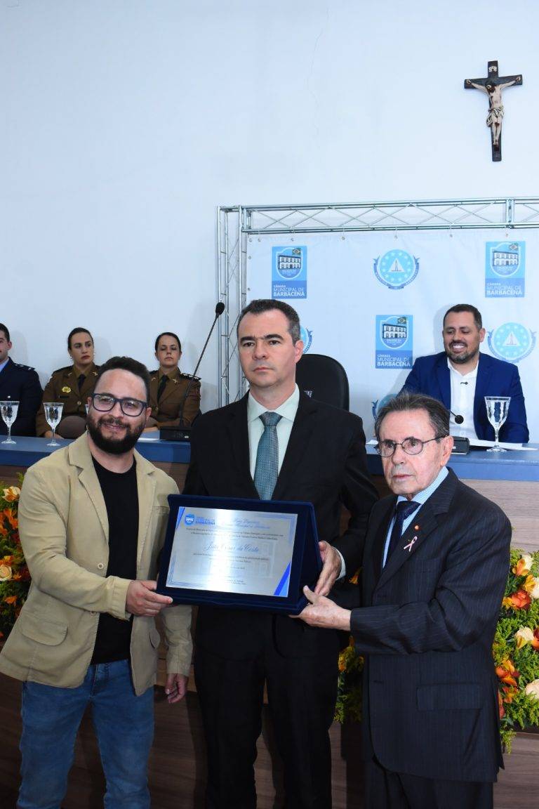 Servidores municipais homenageados na Câmara. Conheça a história de cada um 2 Servidores municipais homenageados na Câmara. Conheça a história de cada um - IMG 20251030 WA0066