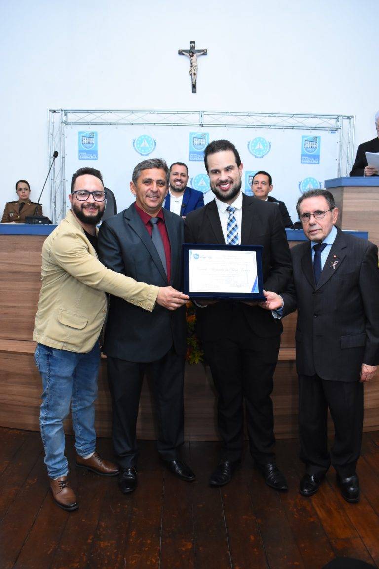 Servidores municipais homenageados na Câmara. Conheça a história de cada um 12 Servidores municipais homenageados na Câmara. Conheça a história de cada um - IMG 20251030 WA0076