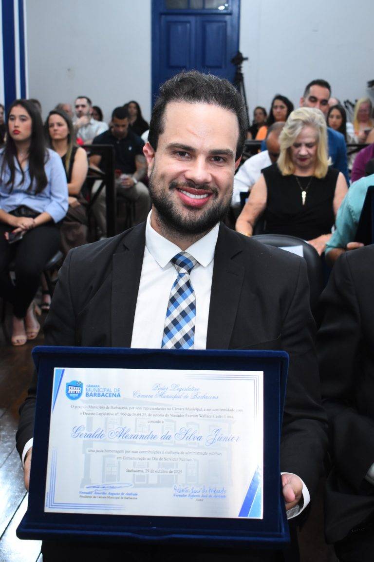 Servidores municipais homenageados na Câmara. Conheça a história de cada um 18 Servidores municipais homenageados na Câmara. Conheça a história de cada um - IMG 20251030 WA0082