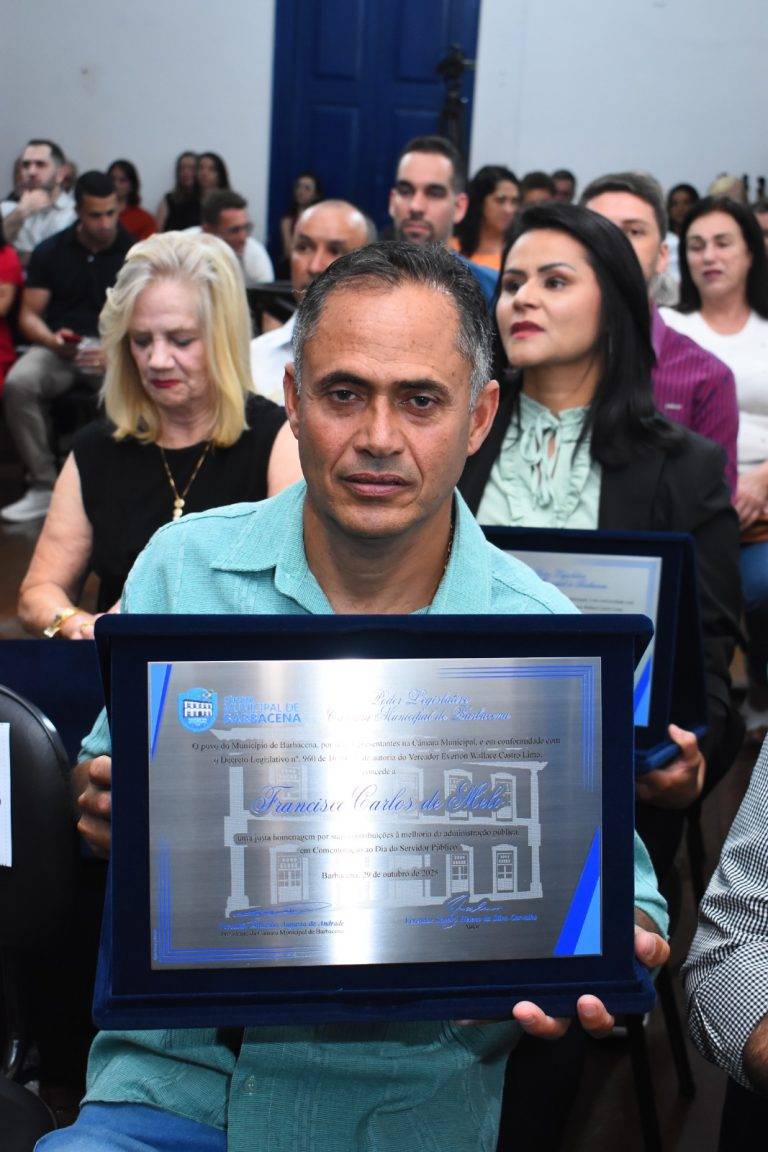 Servidores municipais homenageados na Câmara. Conheça a história de cada um 19 Servidores municipais homenageados na Câmara. Conheça a história de cada um - IMG 20251030 WA0083