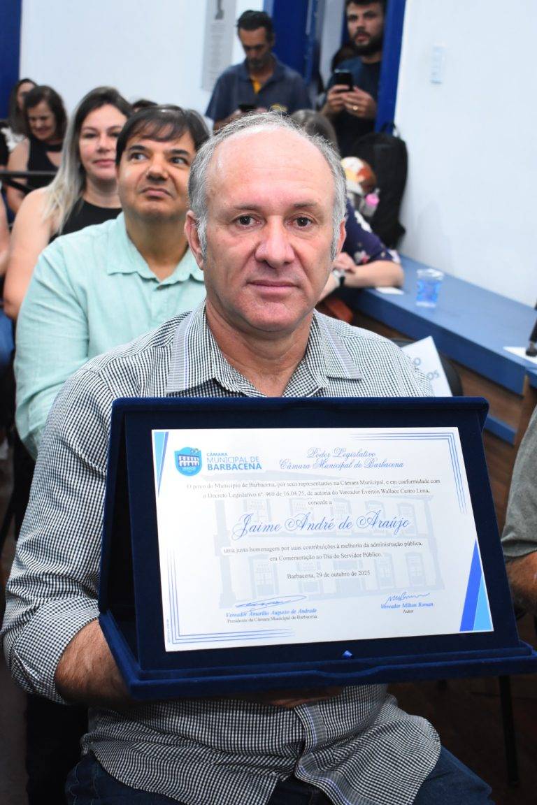 Servidores municipais homenageados na Câmara. Conheça a história de cada um 20 Servidores municipais homenageados na Câmara. Conheça a história de cada um - IMG 20251030 WA0084