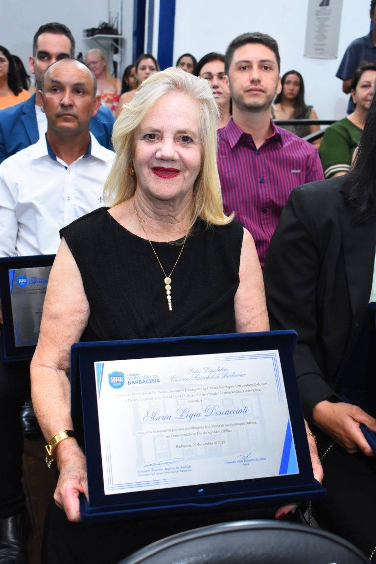 Servidores municipais homenageados na Câmara. Conheça a história de cada um 22 Servidores municipais homenageados na Câmara. Conheça a história de cada um - IMG 20251030 WA0086