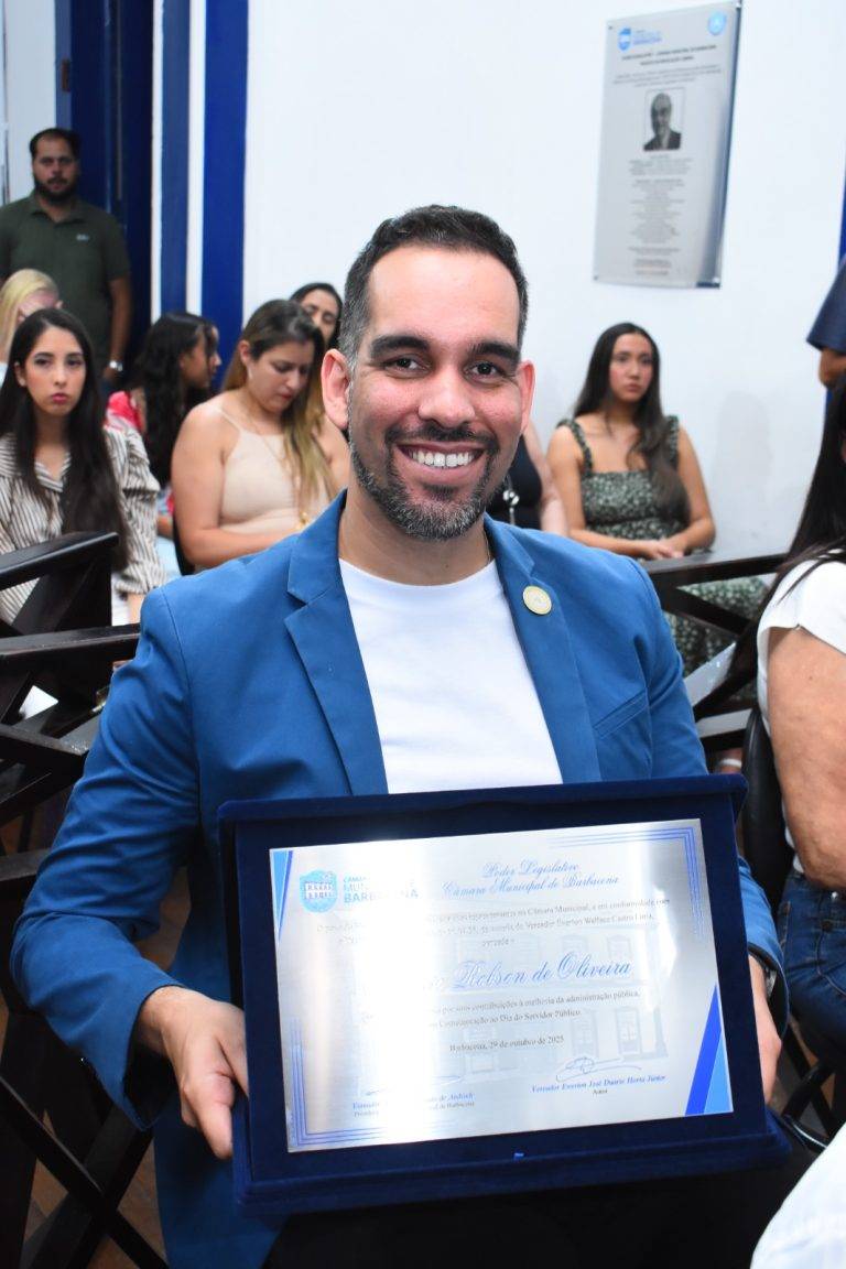 Servidores municipais homenageados na Câmara. Conheça a história de cada um 27 Servidores municipais homenageados na Câmara. Conheça a história de cada um - IMG 20251030 WA0091