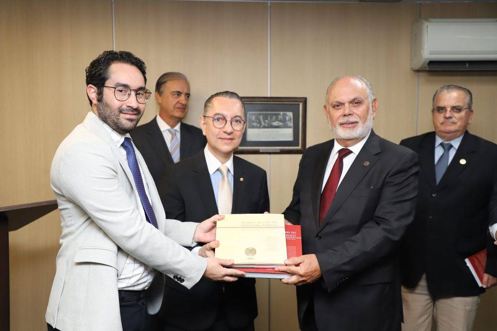 Escola Judicial de Minas celebra sua história com doação de quadro da primeira ação educacional 6 Escola Judicial de Minas celebra sua história com doação de quadro da primeira ação educacional - 54891158429 79a358cfb4 3k