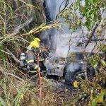 Carreta com carga de areia pega fogo após sair da pista na 265 - IMG 20251110 WA0022