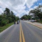 Carreta com carga de areia pega fogo após sair da pista na 265 - IMG 20251110 WA0026