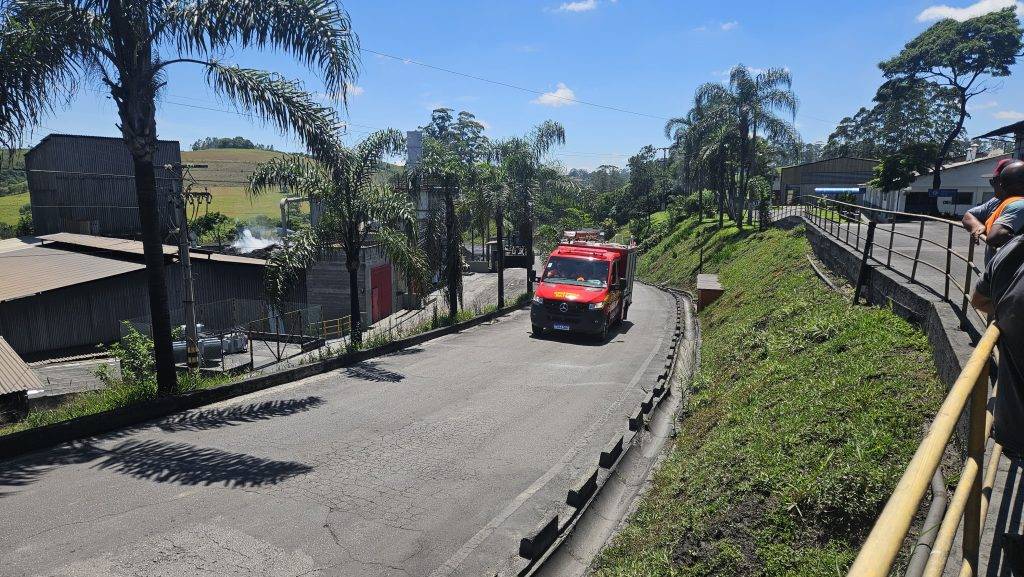 Corpo de Bombeiros e Defesa Civil realizam simulado de evacuação de emergência em empresa de Barbacena - Imagem do WhatsApp de 2025 11 12 as 18.15.37 2071ac9b