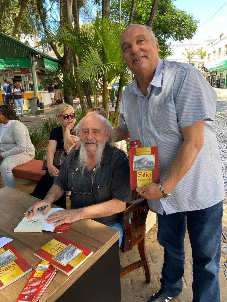 LÉO PRENASSI - Villanova faz sessão de autógrafos e movimenta o Jardim Municipal 5 LÉO PRENASSI - Villanova faz sessão de autógrafos e movimenta o Jardim Municipal - WhatsApp Image 2025 11 14 at 19.14.45 4