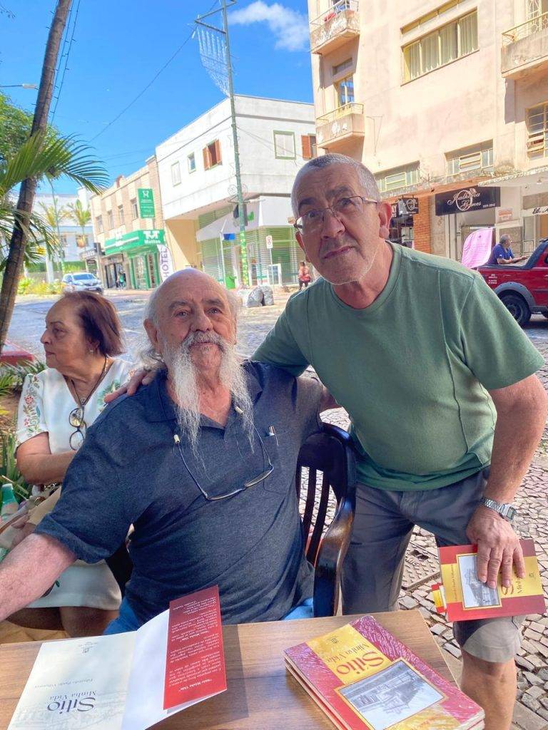 LÉO PRENASSI - Villanova faz sessão de autógrafos e movimenta o Jardim Municipal 6 LÉO PRENASSI - Villanova faz sessão de autógrafos e movimenta o Jardim Municipal - WhatsApp Image 2025 11 14 at 19.14.45