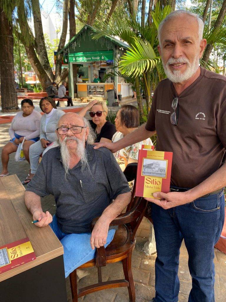 LÉO PRENASSI - Villanova faz sessão de autógrafos e movimenta o Jardim Municipal 8 LÉO PRENASSI - Villanova faz sessão de autógrafos e movimenta o Jardim Municipal - WhatsApp Image 2025 11 14 at 19.14.46 6