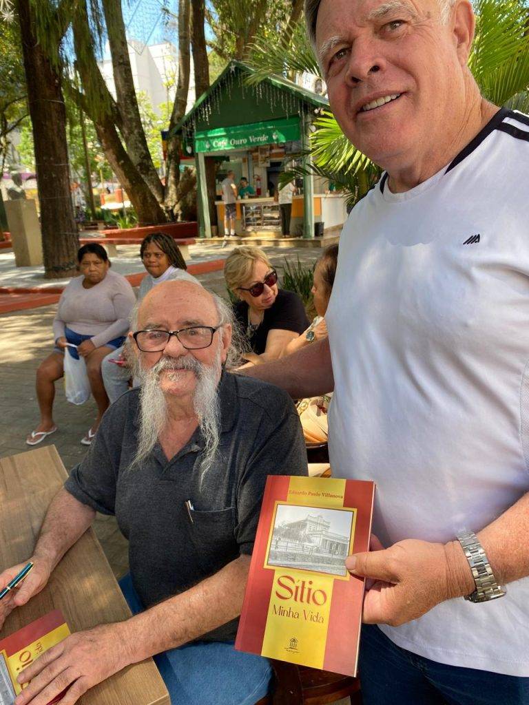 LÉO PRENASSI - Villanova faz sessão de autógrafos e movimenta o Jardim Municipal 9 LÉO PRENASSI - Villanova faz sessão de autógrafos e movimenta o Jardim Municipal - WhatsApp Image 2025 11 14 at 19.14.46 7