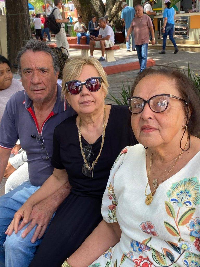 LÉO PRENASSI - Villanova faz sessão de autógrafos e movimenta o Jardim Municipal 11 LÉO PRENASSI - Villanova faz sessão de autógrafos e movimenta o Jardim Municipal - WhatsApp Image 2025 11 14 at 19.14.47 3