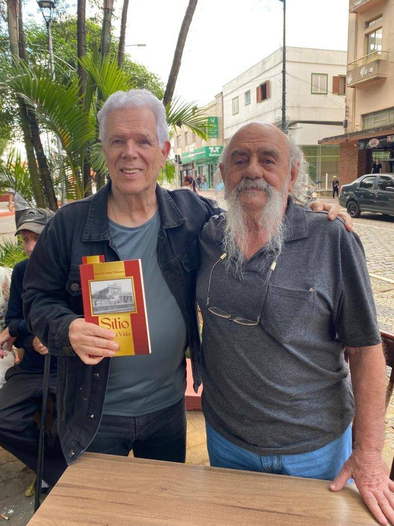 LÉO PRENASSI - Villanova faz sessão de autógrafos e movimenta o Jardim Municipal 24 LÉO PRENASSI - Villanova faz sessão de autógrafos e movimenta o Jardim Municipal - WhatsApp Image 2025 11 14 at 19.14.51